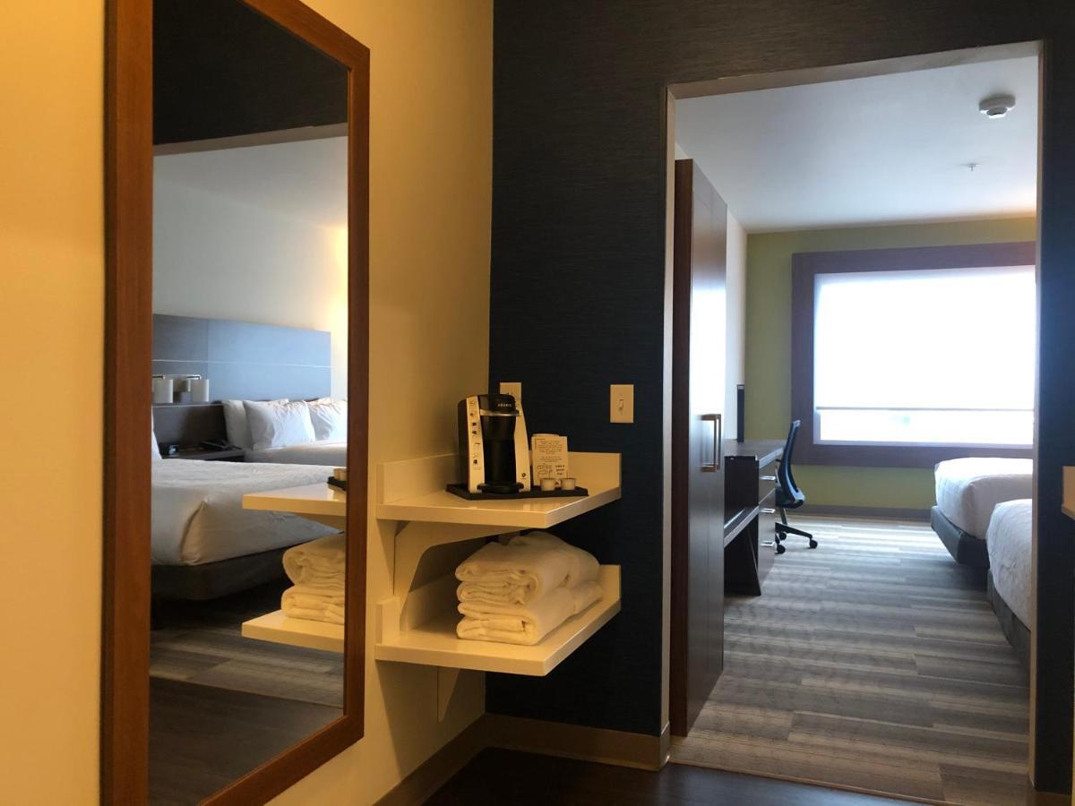 Holiday Inn Express & Suites - Madison West - Middleton By Ihg Exterior foto