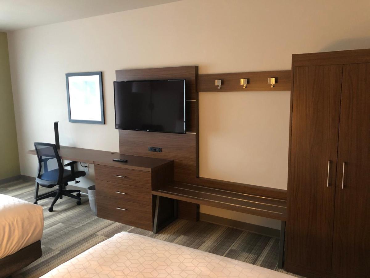 Holiday Inn Express & Suites - Madison West - Middleton By Ihg Exterior foto