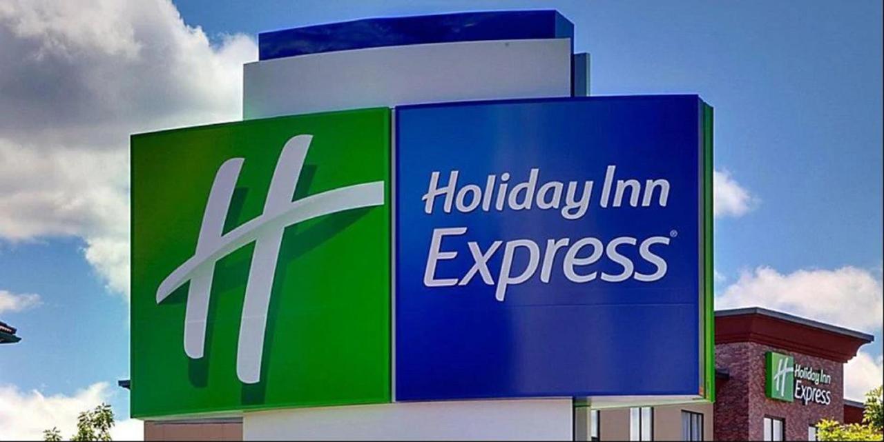 Holiday Inn Express & Suites - Madison West - Middleton By Ihg Exterior foto